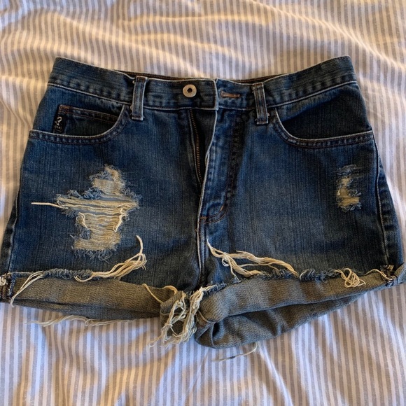 High waisted distressed Guess denim shorts - Picture 1 of 3
